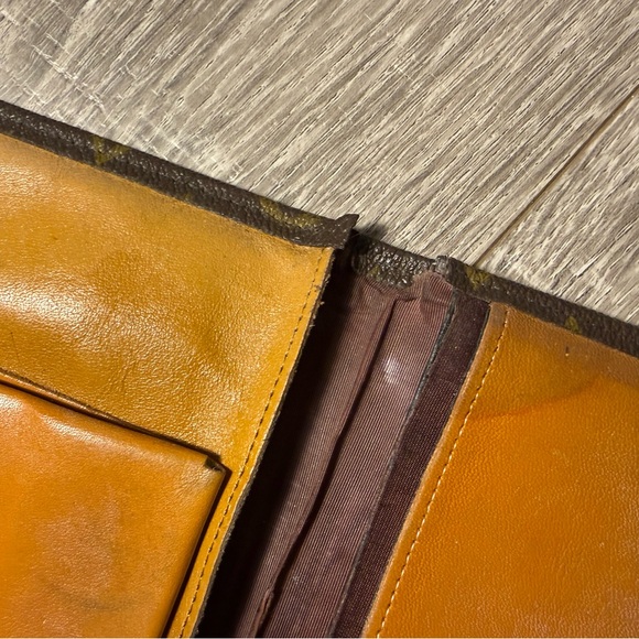 Louis Vuitton Wallet - Picture 10 of 11